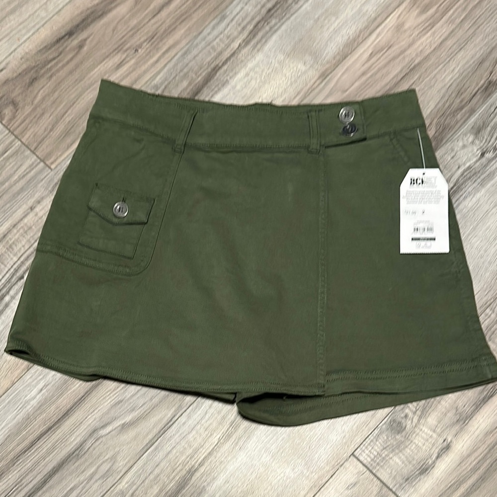BCBGeneration Forest Green Skort